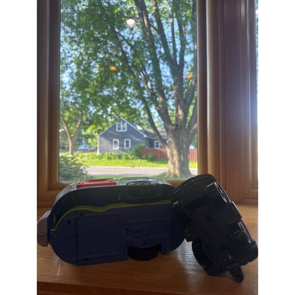 Fisher-Price Little People Light Up Learning Camper Playset With Figures - Picture 9 of 9